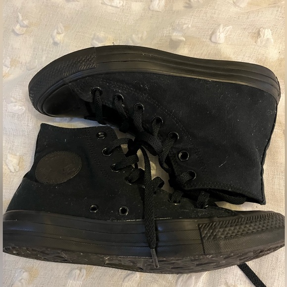 Converse- All Black - Picture 2 of 5